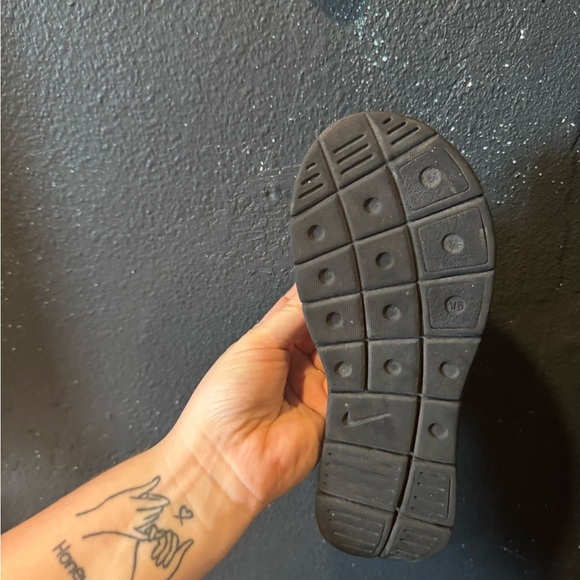 Nike Black and White Slide Sandals with Cushion - Picture 8 of 8